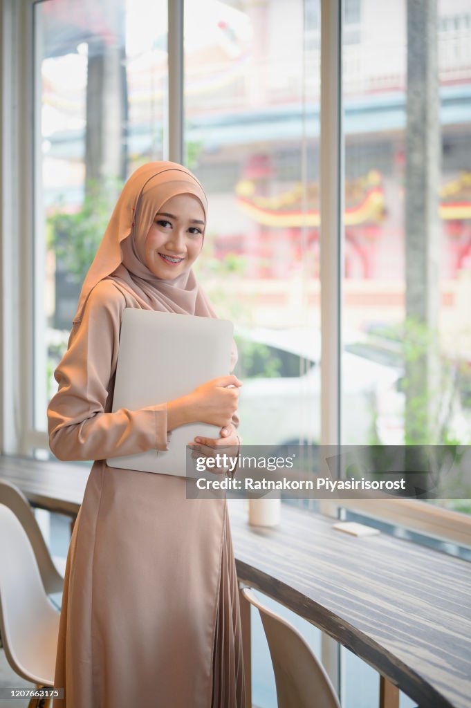 Elegant Muslimwear Model